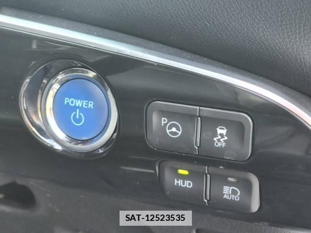Toyota PRIUS PHV 2018-02 7813924-17