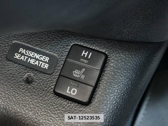 Toyota PRIUS PHV 2018-02 7813924-18