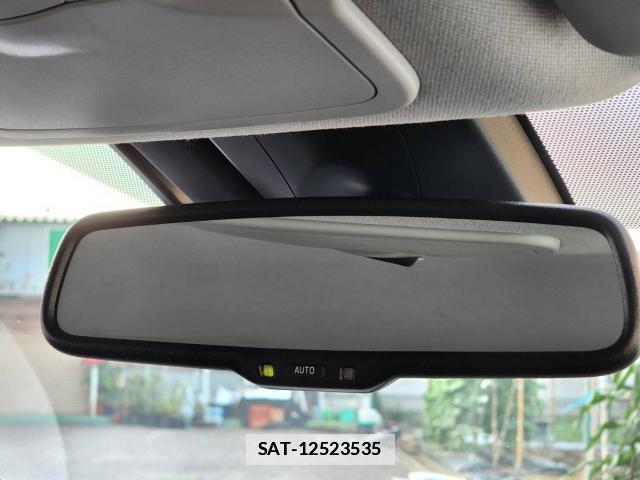 Toyota PRIUS PHV 2018-02 7813924-19