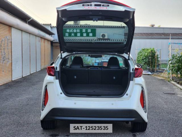 Toyota PRIUS PHV 2018-02 7813924-6