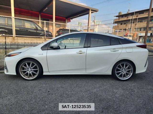 Toyota PRIUS PHV 2018-02 7813924-7