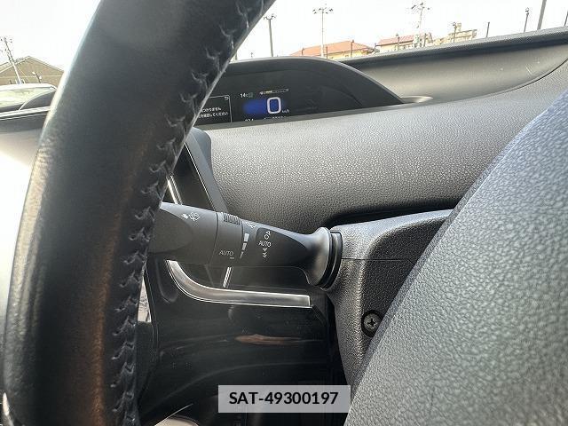 Toyota PRIUS PHV 2017-03 7815661-12