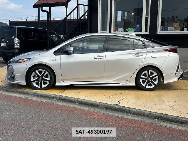 Toyota PRIUS PHV 2017-03 7815661-19