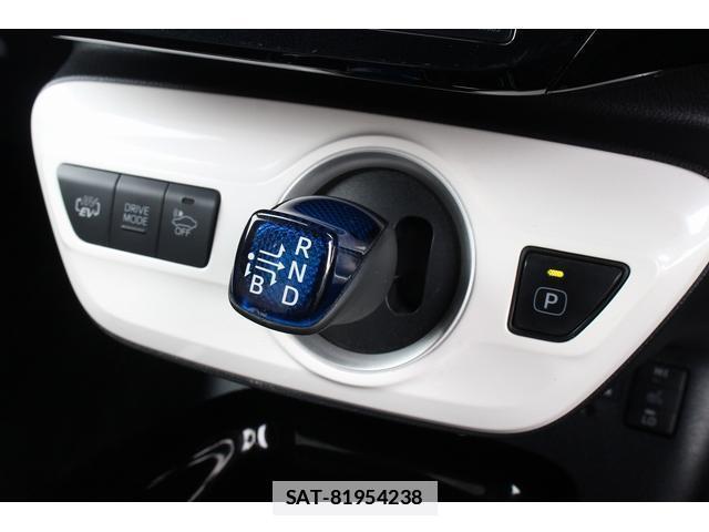 Toyota PRIUS PHV 2017-11 7822872-12