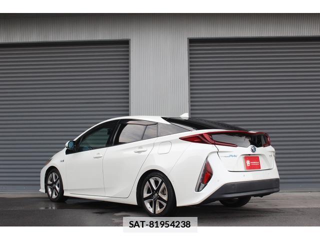 Toyota PRIUS PHV 2017-11 7822872-3
