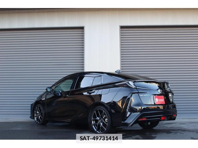 Toyota PRIUS PHV 2018-02 7822882-3