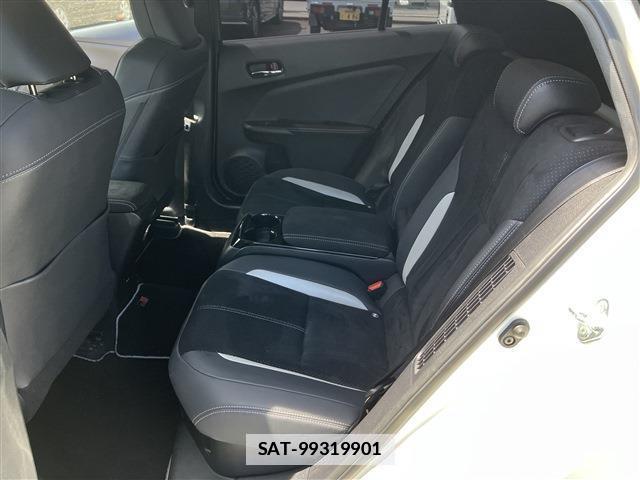 Toyota PRIUS PHV 2018-10 7823175-12