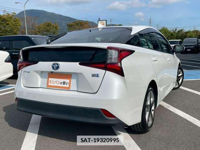 Toyota PRIUS 2020-10 7812467-1
