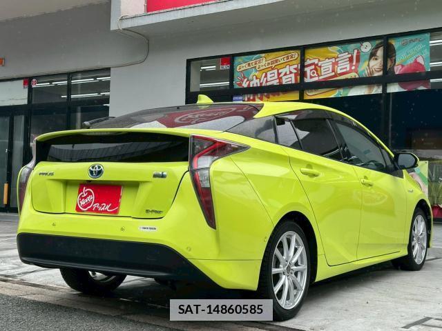 Toyota PRIUS 2016-05 7813884-3