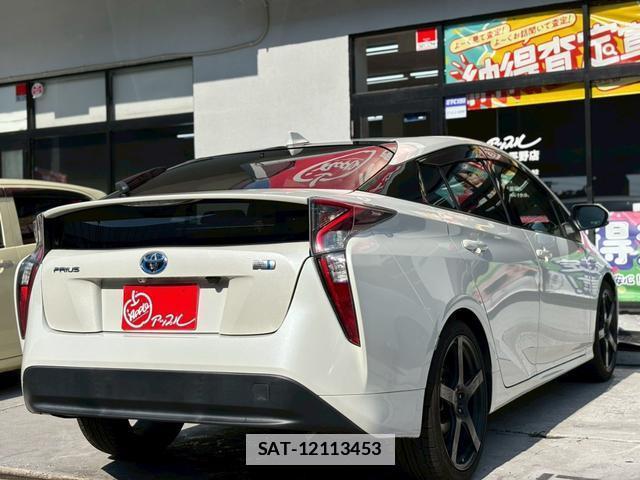 Toyota PRIUS 2017-09 7813887-10