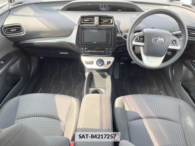 Toyota PRIUS 2017-06 7814337-1