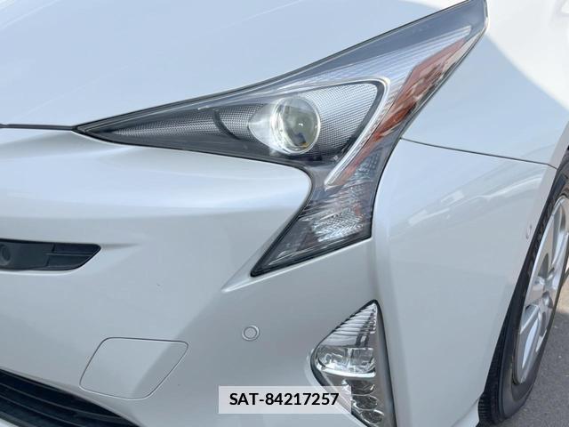 Toyota PRIUS 2017-06 7814337-12
