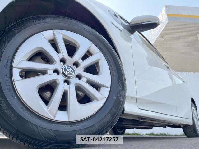 Toyota PRIUS 2017-06 7814337-13