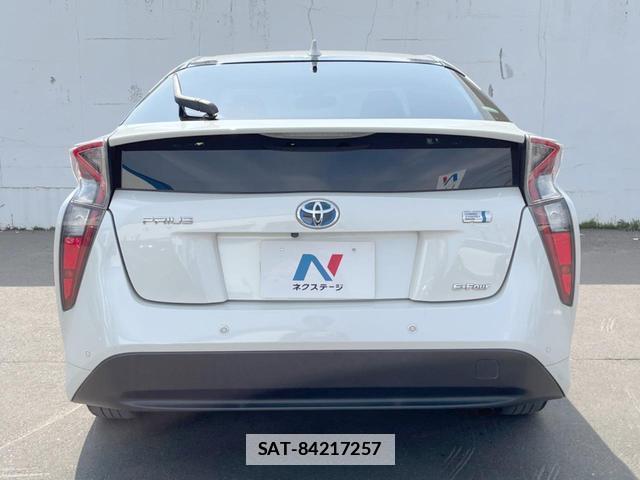 Toyota PRIUS 2017-06 7814337-15