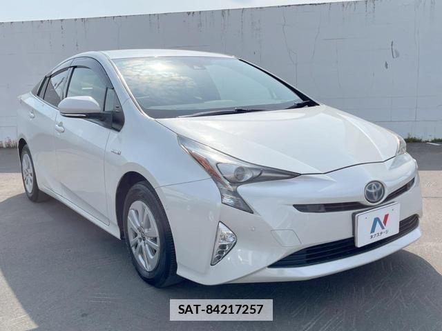 Toyota PRIUS 2017-06 7814337-16