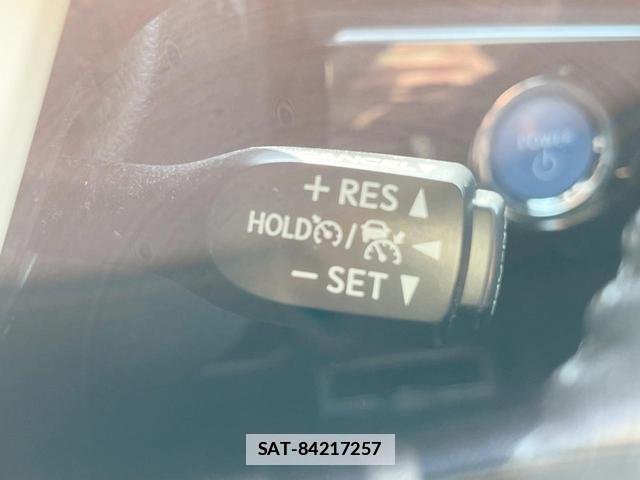 Toyota PRIUS 2017-06 7814337-7
