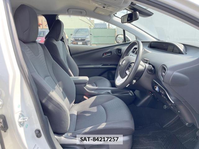 Toyota PRIUS 2017-06 7814337-8