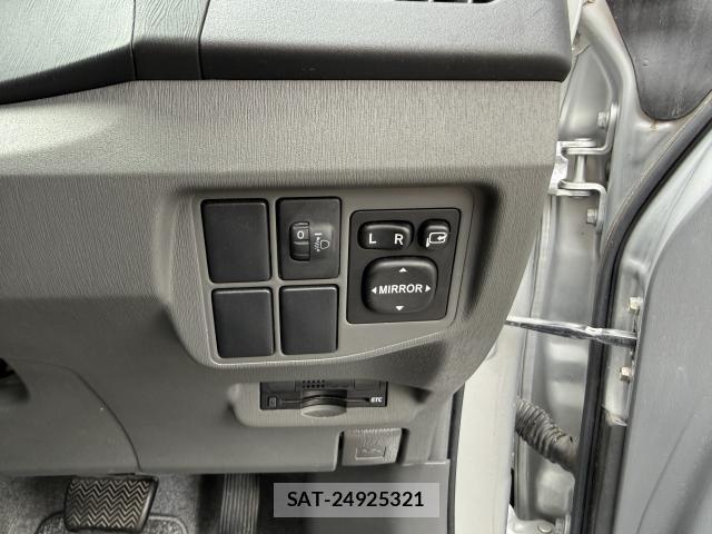 Toyota PRIUS 2010-06 7815284-17