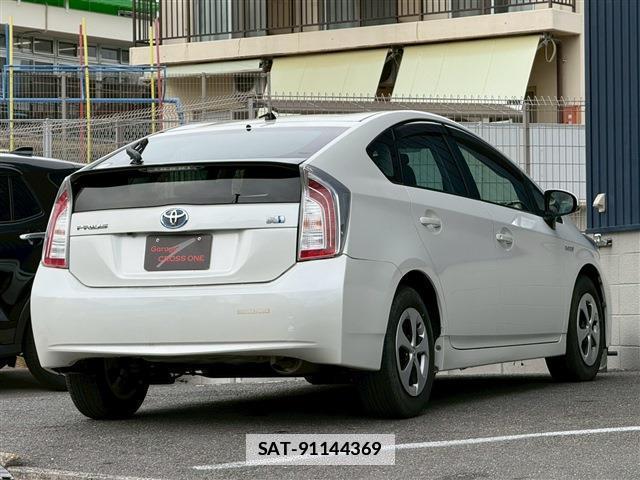 Toyota PRIUS 2012-07 7815421-1