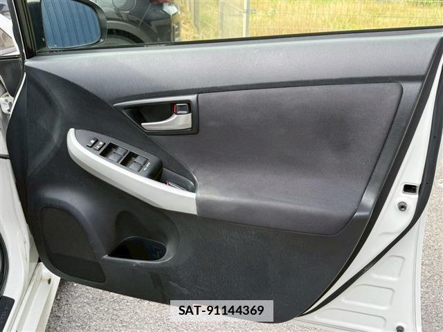 Toyota PRIUS 2012-07 7815421-17