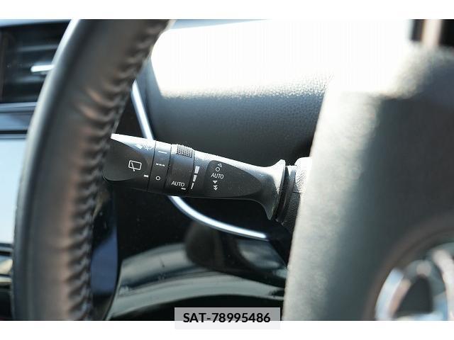 Toyota PRIUS 2018-12 7815696-13
