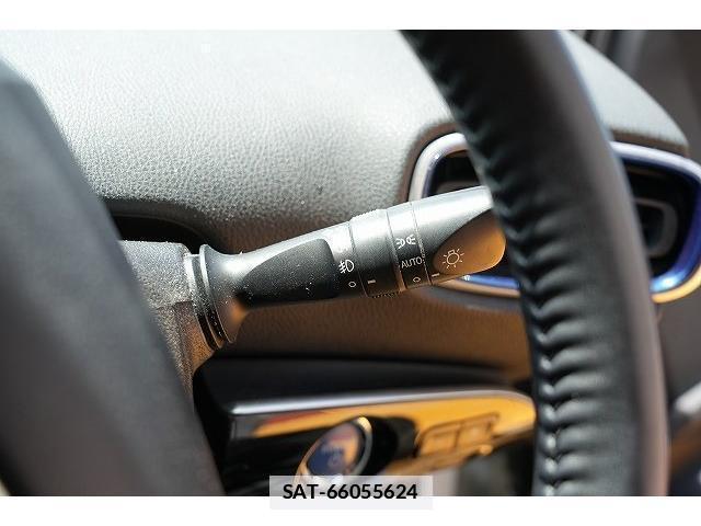 Toyota PRIUS 2019-03 7815768-10
