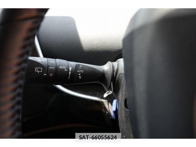 Toyota PRIUS 2019-03 7815768-19