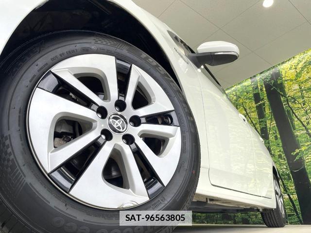 Toyota PRIUS 2016-08 7815983-12