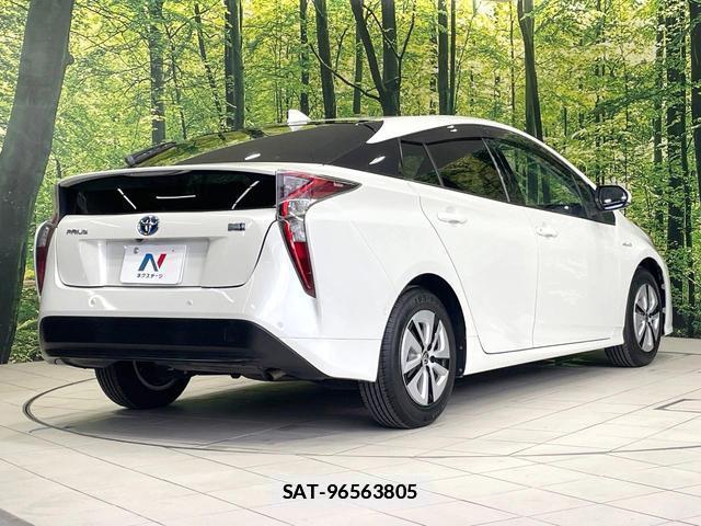 Toyota PRIUS 2016-08 7815983-16