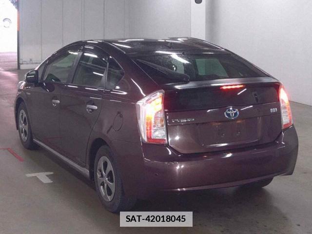 Toyota PRIUS 2013-01 7816165-1