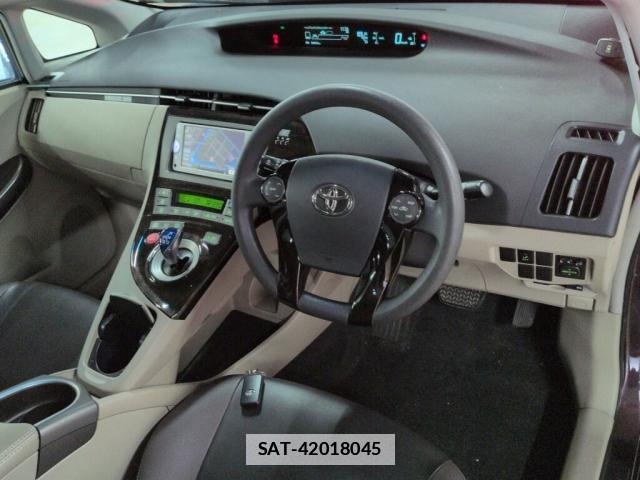 Toyota PRIUS 2013-01 7816165-2
