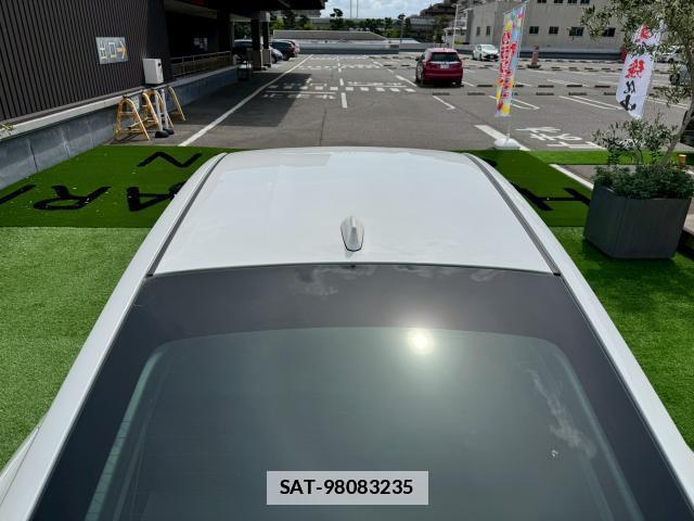 Toyota PRIUS 2023-10 7816445-18