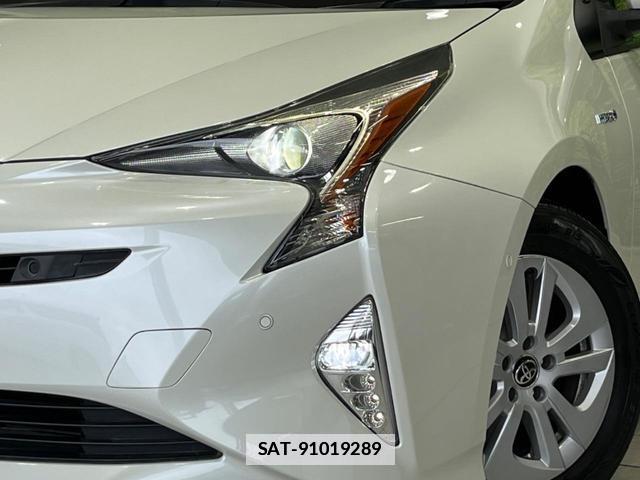 Toyota PRIUS 2017-06 7816756-11