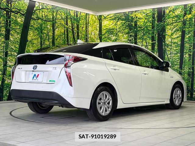 Toyota PRIUS 2017-06 7816756-16