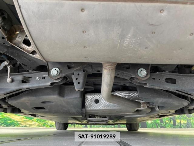 Toyota PRIUS 2017-06 7816756-18