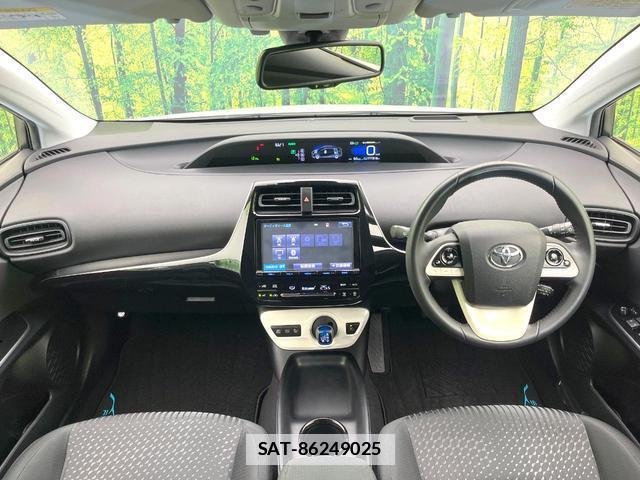 Toyota PRIUS 2017-06 7818102-1