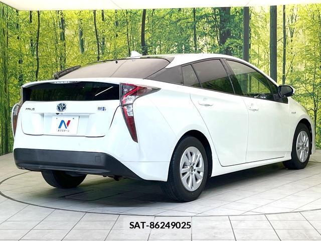 Toyota PRIUS 2017-06 7818102-16