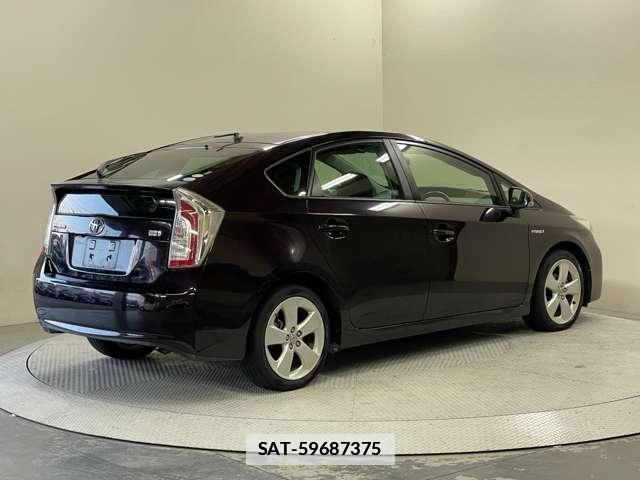 Toyota PRIUS 2013-05 7818345-11