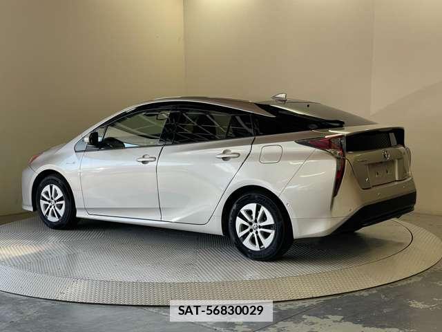 Toyota PRIUS 2016-05 7818348-12