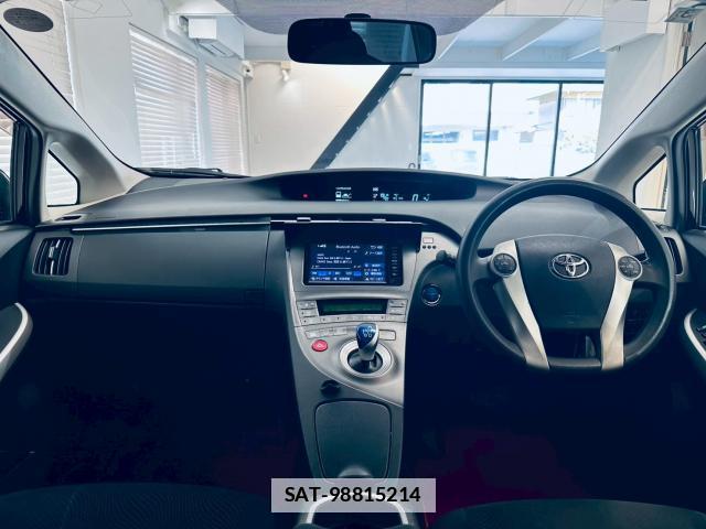 Toyota PRIUS 2012-03 7819177-2