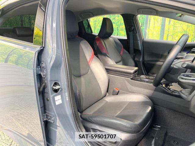 Toyota PRIUS 2023-07 7820558-7