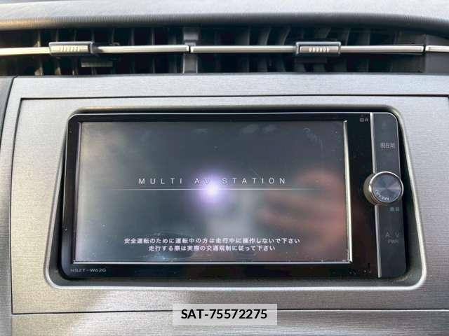 Toyota PRIUS 2013-05 7820639-2