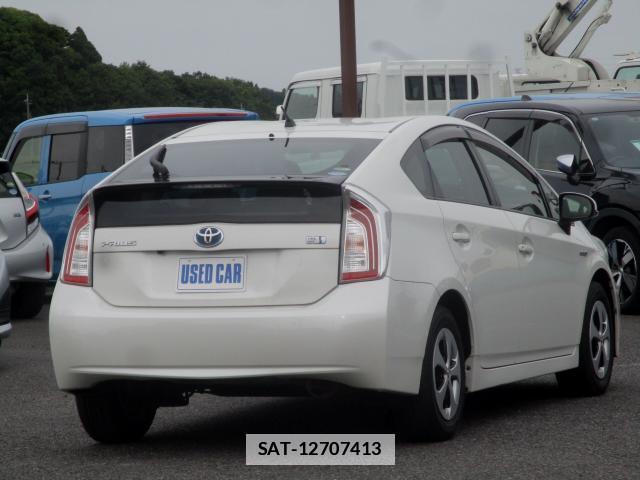 Toyota PRIUS 2013-05 7820706-1