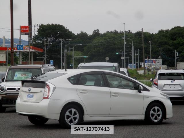 Toyota PRIUS 2013-05 7820706-13
