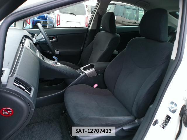 Toyota PRIUS 2013-05 7820706-6