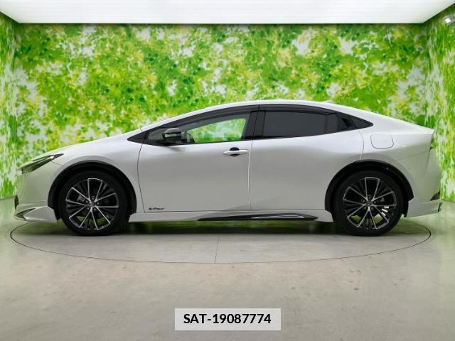 Toyota PRIUS 2023-08 7821639-1