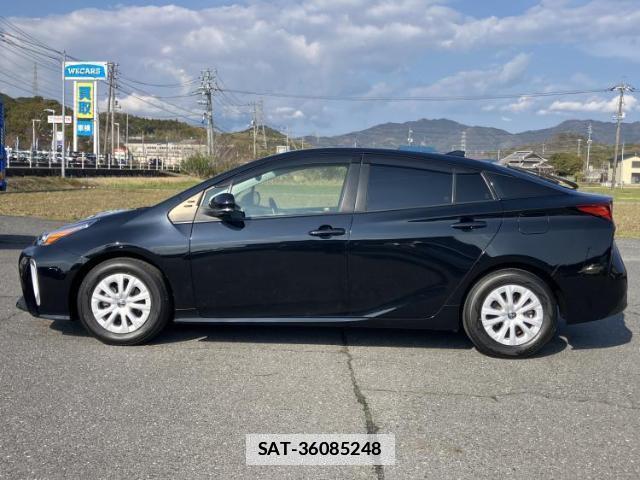 Toyota PRIUS 2021-05 7821689-1