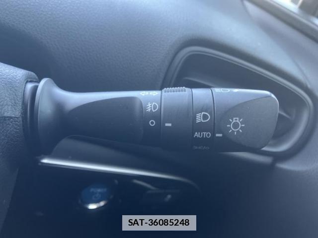 Toyota PRIUS 2021-05 7821689-13