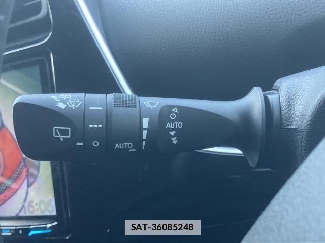 Toyota PRIUS 2021-05 7821689-14