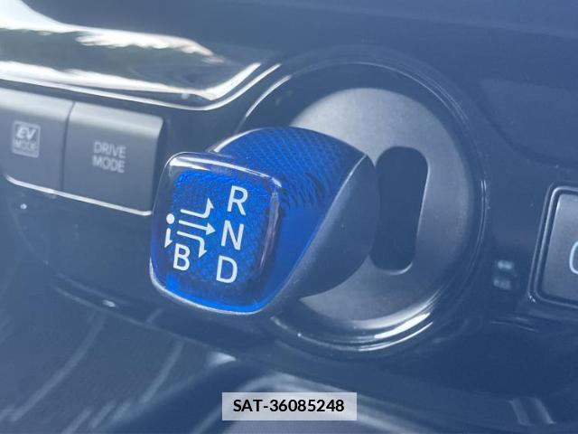 Toyota PRIUS 2021-05 7821689-15
